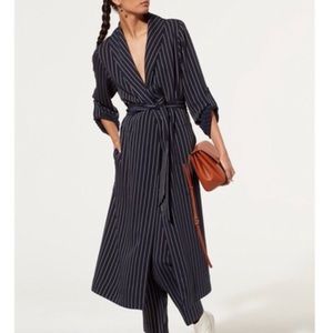 Aritzia Babaton kahlo robe